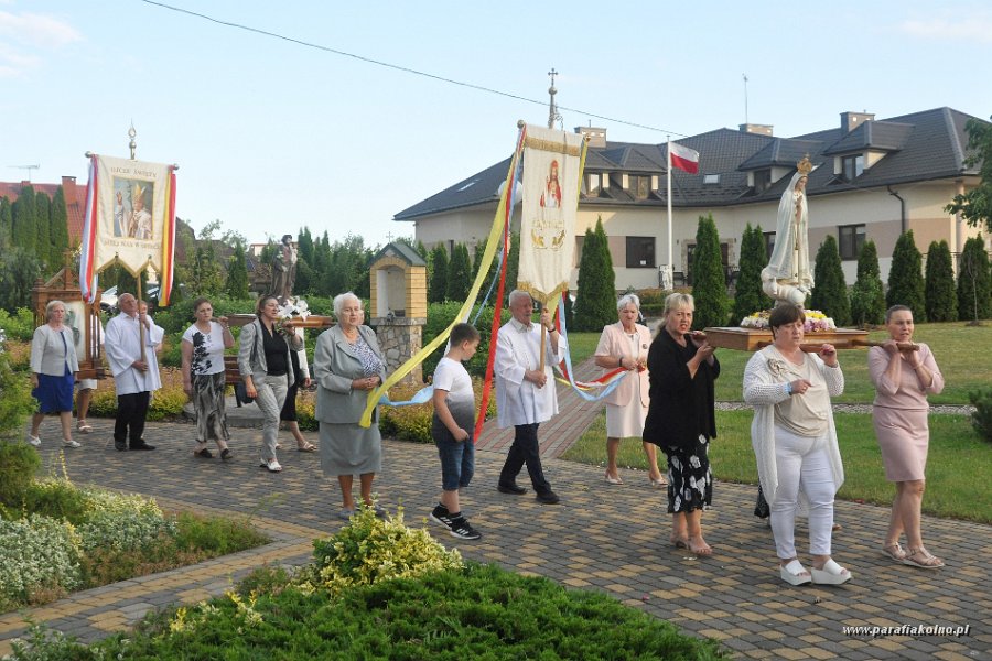 52 Procesja eucharystyczna.jpg